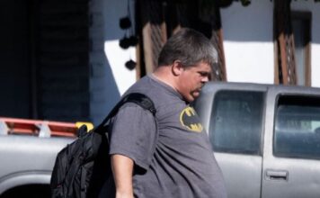 Dok su mu se slavni otac i brat baškarili u vili, on je morao da pretura po kontejneru u potrazi za hranom: Jedva uspeo da se skući, prizori pretužni Dok su mu se slavni otac i brat baškarili u vili, on je morao da pretura po kontejneru u potrazi za hranom: Jedva uspeo da se skući, prizori pretužni