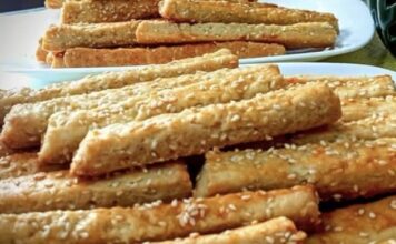 Domaći susam grisini – jednostavni sastojci, tri pleha slasnih grickalica Domaći susam grisini – jednostavni sastojci, tri pleha slasnih grickalica