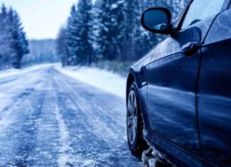 Džinović sinoć lumpovao u kafani, prišla mu je jedna od najljepših pjevačica, a onda je nastao lom Džinović sinoć lumpovao u kafani, prišla mu je jedna od najljepših pjevačica, a onda je nastao lom