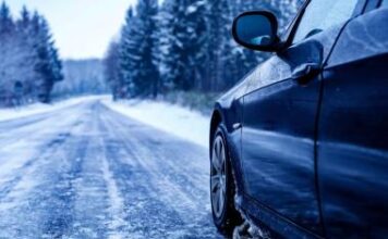 Džinović sinoć lumpovao u kafani, prišla mu je jedna od najljepših pjevačica, a onda je nastao lom Džinović sinoć lumpovao u kafani, prišla mu je jedna od najljepših pjevačica, a onda je nastao lom