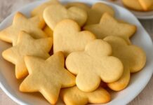 🍪 JEDNOSTAVNI STARINSKI PRAZNIČNI KEKSIĆI – Bogati mirisom maslaca, nježne teksture i predivnih oblika – probudite praznično raspoloženje! Savršeni za poklone, uz čaj ili kafu
