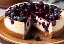 🫐🍰 CHEESECAKE BEZ PEČENJA S BOROVNICAMA – fini, kremasti i neodoljivi desert! ❤ Ukrašen sosom od borovnica i svježim borovnicama – savršen za svaku priliku!