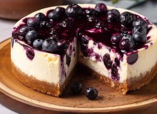 🫐🍰 CHEESECAKE BEZ PEČENJA S BOROVNICAMA – fini, kremasti i neodoljivi desert! ❤ Ukrašen sosom od borovnica i svježim borovnicama – savršen za svaku priliku!