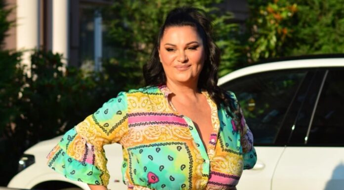 (FOTO) Jani muž ne da da smanji grudi “Ako mi vjerujete, više bih voljela da sam ravna kao daska” (FOTO) Jani muž ne da da smanji grudi “Ako mi vjerujete, više bih voljela da sam ravna kao daska”