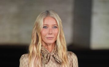 Glumica muža upoznala dok je bio u braku sa drugom: Kad su se venčali živeli u odvojenim kućama u komšiluku iz bizarnog razloga, a ovo im je spasilo brak Glumica muža upoznala dok je bio u braku sa drugom: Kad su se venčali živeli u odvojenim kućama u komšiluku iz bizarnog razloga, a ovo im je spasilo brak