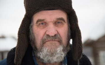 Igor je izgubio obe noge, pa otišao u šumu na ruskom ostrvu i sam iskopao zemunicu u kojoj živi već 15 godina: Njegova sudbina ravna je filmskoj priči Igor je izgubio obe noge, pa otišao u šumu na ruskom ostrvu i sam iskopao zemunicu u kojoj živi već 15 godina: Njegova sudbina ravna je filmskoj priči