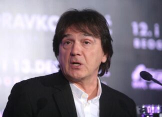 “Ja je kaznim, ne volim to” Čola progovorio o kćerkama, pa otkrio do sada nepoznate detalje njihovog odnosa “Ja je kaznim, ne volim to” Čola progovorio o kćerkama, pa otkrio do sada nepoznate detalje njihovog odnosa