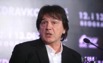 “Ja je kaznim, ne volim to” Čola progovorio o kćerkama, pa otkrio do sada nepoznate detalje njihovog odnosa “Ja je kaznim, ne volim to” Čola progovorio o kćerkama, pa otkrio do sada nepoznate detalje njihovog odnosa