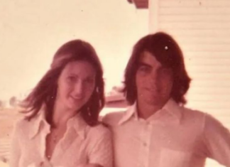 Kad sam pronašla staru fotografiju moje majke shvatila zašto je u 56. umrla od alkohola: Videla sam s kim je na slici i noge mi se odsekle Kad sam pronašla staru fotografiju moje majke shvatila zašto je u 56. umrla od alkohola: Videla sam s kim je na slici i noge mi se odsekle