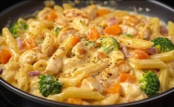 KREMASTA TJESTENINA S PILETINOM I P0VRĆEM – SAVRŠEN BRZI 0BR0K KREMASTA TJESTENINA S PILETINOM I P0VRĆEM – SAVRŠEN BRZI 0BR0K