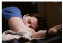 Liječnik otkrio trik za uspavljivanje u samo nekoliko minuta: ‘Ovo mi je promijenilo život’ Liječnik otkrio trik za uspavljivanje u samo nekoliko minuta: ‘Ovo mi je promijenilo život’