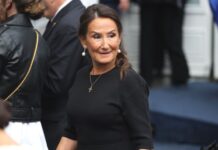 Majka kraljice Leticije u 8. deceniji nosi miniće i izgleda kao devojka: Doživela najveću tragediju pa sreću našla kraj zgodnog bogataša Majka kraljice Leticije u 8. deceniji nosi miniće i izgleda kao devojka: Doživela najveću tragediju pa sreću našla kraj zgodnog bogataša