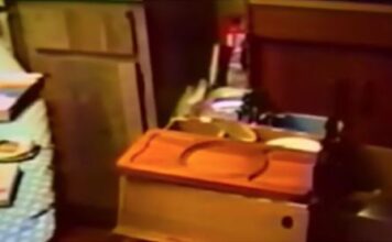 Majka se zamalo uspavala za smenu, otrčala na sprat u ćerkinu sobu, kada se kroz kuću prolomio jezivi vrisak: DNK trag nakon 26 godina otkrio istinu Majka se zamalo uspavala za smenu, otrčala na sprat u ćerkinu sobu, kada se kroz kuću prolomio jezivi vrisak: DNK trag nakon 26 godina otkrio istinu