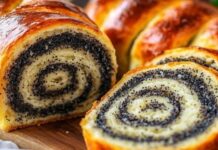 NAJMEKŠA ŠTRUDLA SA MAKOM – Mirisna, Sočna I Savršena Za Doručak, Užinu Ili Slatki Kraj Obroka NAJMEKŠA ŠTRUDLA SA MAKOM – Mirisna, Sočna I Savršena Za Doručak, Užinu Ili Slatki Kraj Obroka