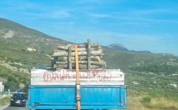 Natpis na kamionu iz Šibenika nasmijao je vozače, zbog ovog se ne mogu naljutiti kad napravi kolonu Natpis na kamionu iz Šibenika nasmijao je vozače, zbog ovog se ne mogu naljutiti kad napravi kolonu