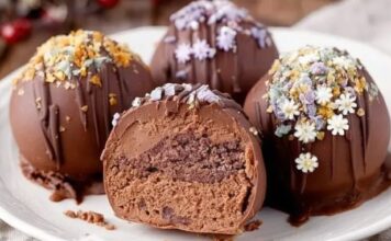 NEĆETE VJEROVATI KOLIKO JE LAKO NAPRAVITI OVE PRAZNIČNE KUGLICE! moji izbirljivci ih ZACAS pojedu, a savršena su praznična poslastica za svako druženje NEĆETE VJEROVATI KOLIKO JE LAKO NAPRAVITI OVE PRAZNIČNE KUGLICE! moji izbirljivci ih ZACAS pojedu, a savršena su praznična poslastica za svako druženje