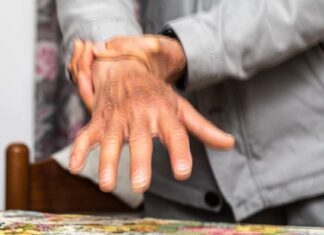 Nemački naučnici otkrili jednostavan test koji može otkriti Parkinsonovu bolest skoro 9 godina pre zvanične dijagnoze Nemački naučnici otkrili jednostavan test koji može otkriti Parkinsonovu bolest skoro 9 godina pre zvanične dijagnoze