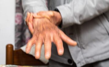 Nemački naučnici otkrili jednostavan test koji može otkriti Parkinsonovu bolest skoro 9 godina pre zvanične dijagnoze Nemački naučnici otkrili jednostavan test koji može otkriti Parkinsonovu bolest skoro 9 godina pre zvanične dijagnoze