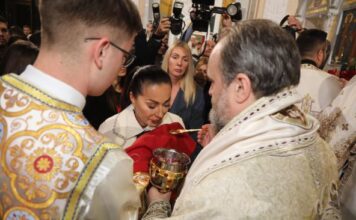 “Njena ispovest mi je veliki teret na leđima”: Duhovnik Cece Ražnatović otkrio da mu je rekla sve tajne, ovo je bio prelomni momenat kad se okrenula veri "Njena ispovest mi je veliki teret na leđima": Duhovnik Cece Ražnatović otkrio da mu je rekla sve tajne, ovo je bio prelomni momenat kad se okrenula veri