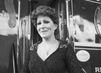 Odrastala u bordelu gde su je odgajale prostitutke: Završila sa 2 decenije mlađim, a crkva zabranila njen pokop Odrastala u bordelu gde su je odgajale prostitutke: Završila sa 2 decenije mlađim, a crkva zabranila njen pokop