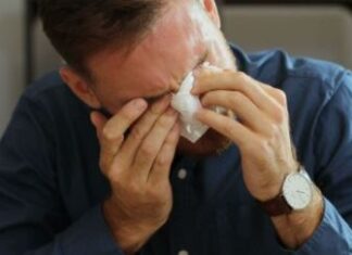 Otac naterao slepu ćerku da se uda za siromašnog prosca, gledao je kao teret: Kada je shvatila ko joj je muž, život joj se pretvorio u bajku Otac naterao slepu ćerku da se uda za siromašnog prosca, gledao je kao teret: Kada je shvatila ko joj je muž, život joj se pretvorio u bajku