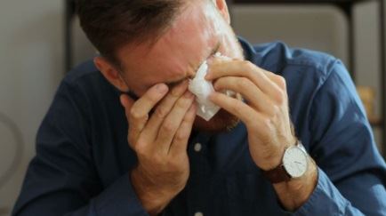 Otac naterao slepu ćerku da se uda za siromašnog prosca, gledao je kao teret: Kada je shvatila ko joj je muž, život joj se pretvorio u bajku Otac naterao slepu ćerku da se uda za siromašnog prosca, gledao je kao teret: Kada je shvatila ko joj je muž, život joj se pretvorio u bajku