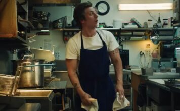 Ova bela majica prodala se u više od 70.000 primeraka, zašto o njoj niko ne priča Ova bela majica prodala se u više od 70.000 primeraka, zašto o njoj niko ne priča