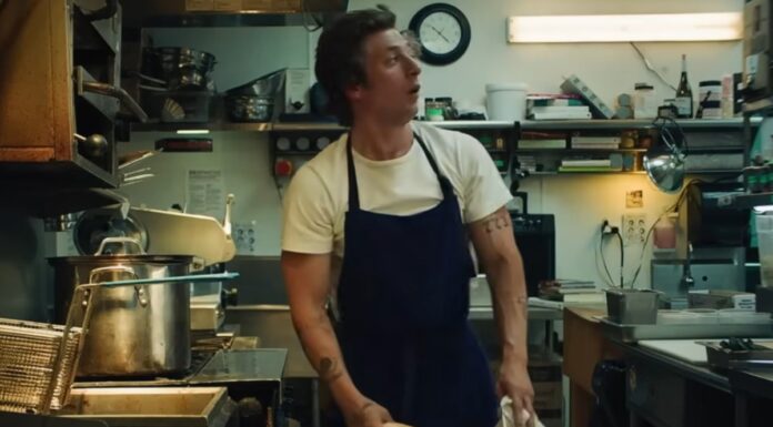 Ova bela majica prodala se u više od 70.000 primeraka, zašto o njoj niko ne priča Ova bela majica prodala se u više od 70.000 primeraka, zašto o njoj niko ne priča