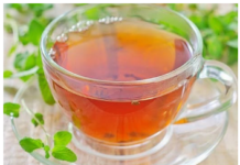 OVAJ ČAJ MOŽE DA BUDE OPASNIJI OD ALKOHOLA. Često ga konzumiramo, a može da bude POGUBAN za našu jetru OVAJ ČAJ MOŽE DA BUDE OPASNIJI OD ALKOHOLA. Često ga konzumiramo, a može da bude POGUBAN za našu jetru