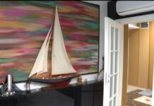 Ovako izgleda stan Žike Jakšića: Moderan nameštaj, na zidovima skupocene slike i ikone Ovako izgleda stan Žike Jakšića: Moderan nameštaj, na zidovima skupocene slike i ikone