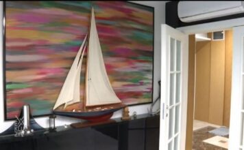 Ovako izgleda stan Žike Jakšića: Moderan nameštaj, na zidovima skupocene slike i ikone Ovako izgleda stan Žike Jakšića: Moderan nameštaj, na zidovima skupocene slike i ikone