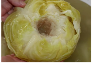 Ove sorte kupusa nikako ne birajte za kiseljenje: Brzo se raspadnu i usmrde čim ih stavite u bure Ove sorte kupusa nikako ne birajte za kiseljenje: Brzo se raspadnu i usmrde čim ih stavite u bure