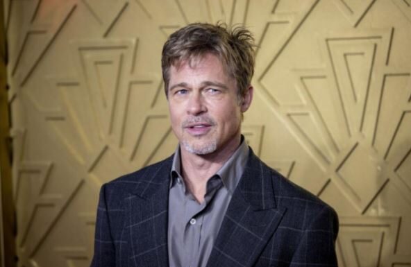 Penzionerka uplatila “Bredu Pitu” 90 000 evra i odletela u Ameriku kako bi konačno bila sa njim: 3 nedelje ga čekala u hotelu, a onda shvatila šta je napravila Penzionerka uplatila "Bredu Pitu" 90 000 evra i odletela u Ameriku kako bi konačno bila sa njim: 3 nedelje ga čekala u hotelu, a onda shvatila šta je napravila