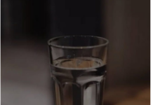 Pijte vodu sa malo ovog začina svako jutro i samo gledajte kako se salo brzo topi Pijte vodu sa malo ovog začina svako jutro i samo gledajte kako se salo brzo topi