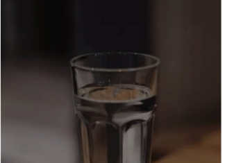 Pijte vodu sa malo ovog začina svako jutro i samo gledajte kako se salo brzo topi Pijte vodu sa malo ovog začina svako jutro i samo gledajte kako se salo brzo topi