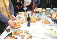 Počela je sezona slava, ispoštujte običaje: Na slavu se ne zove, već je kuća otvorena za svakoga, a ovo je prava suština Počela je sezona slava, ispoštujte običaje: Na slavu se ne zove, već je kuća otvorena za svakoga, a ovo je prava suština