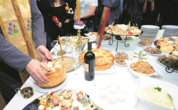 Počela je sezona slava, ispoštujte običaje: Na slavu se ne zove, već je kuća otvorena za svakoga, a ovo je prava suština Počela je sezona slava, ispoštujte običaje: Na slavu se ne zove, već je kuća otvorena za svakoga, a ovo je prava suština