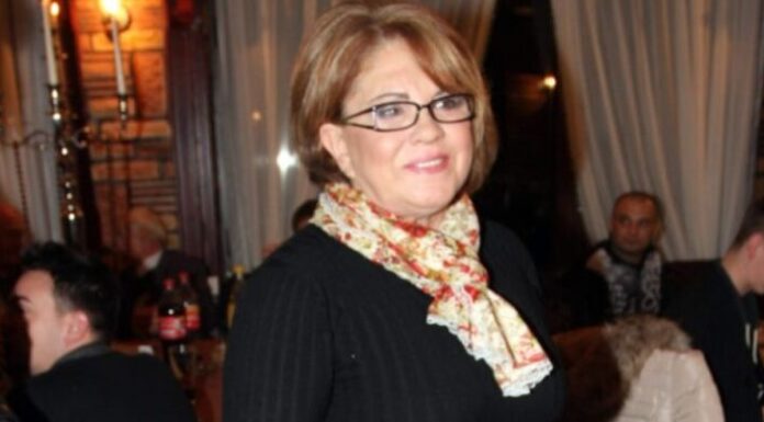 POGLEDAJTE UNUKU ŠEMSE SULJAKOVIĆ! Fanovi poručuju: “Ista nana!” POGLEDAJTE UNUKU ŠEMSE SULJAKOVIĆ! Fanovi poručuju: “Ista nana!”