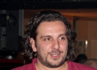 Posle Marinkove smrti saznalo se zašto je doktorima zabranio da Dubravki kažu išta o bolesti: Kuma je zavetovao na veliki čin i umro nakon 20 dana Posle Marinkove smrti saznalo se zašto je doktorima zabranio da Dubravki kažu išta o bolesti: Kuma je zavetovao na veliki čin i umro nakon 20 dana