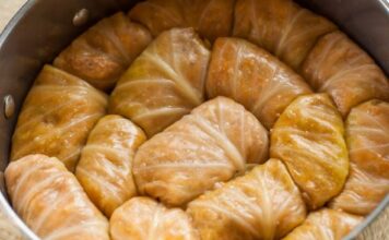 Posna sarma sa sojom: Ukusnija je čak i od mrsne, a pravi se očas posla Posna sarma sa sojom: Ukusnija je čak i od mrsne, a pravi se očas posla