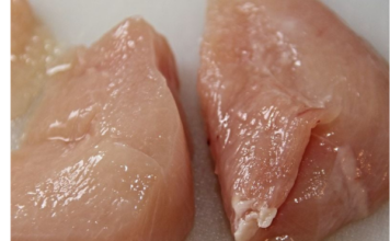 Pranje sirove piletine može uzrokovati trovanje? Evo šta o tome kažu stručnjaci Pranje sirove piletine može uzrokovati trovanje? Evo šta o tome kažu stručnjaci