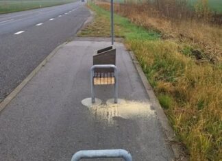 Putnike je na autobusnoj stanici dočekao neočekivan prizor, pogledajte u kakvu su stanju našli klupu Putnike je na autobusnoj stanici dočekao neočekivan prizor, pogledajte u kakvu su stanju našli klupu