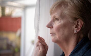 Rada iz Smedereva godinama čeka sina da joj dođe na Aranđelovdan: “Uvek zamotam njegovu omiljenu sarmu u nadi da će doći” Rada iz Smedereva godinama čeka sina da joj dođe na Aranđelovdan: "Uvek zamotam njegovu omiljenu sarmu u nadi da će doći"