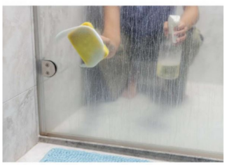 Rastvorite u toploj vodi i poprskajte staklo, slavinu i kadu: TUŠ POSTAĆE KAO NOV! Rastvorite u toploj vodi i poprskajte staklo, slavinu i kadu: TUŠ POSTAĆE KAO NOV!