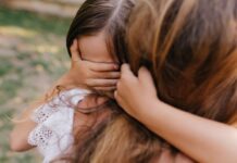 Razvela se od nasilnog muža, pa ostala bez kuće i dece: “Okrenuo ih je protiv mene, ćerka me javno proziva” Razvela se od nasilnog muža, pa ostala bez kuće i dece: “Okrenuo ih je protiv mene, ćerka me javno proziva”