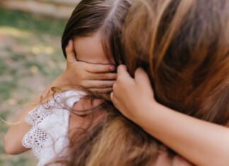 Razvela se od nasilnog muža, pa ostala bez kuće i dece: “Okrenuo ih je protiv mene, ćerka me javno proziva” Razvela se od nasilnog muža, pa ostala bez kuće i dece: “Okrenuo ih je protiv mene, ćerka me javno proziva”