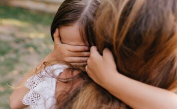 Razvela se od nasilnog muža, pa ostala bez kuće i dece: “Okrenuo ih je protiv mene, ćerka me javno proziva” Razvela se od nasilnog muža, pa ostala bez kuće i dece: “Okrenuo ih je protiv mene, ćerka me javno proziva”