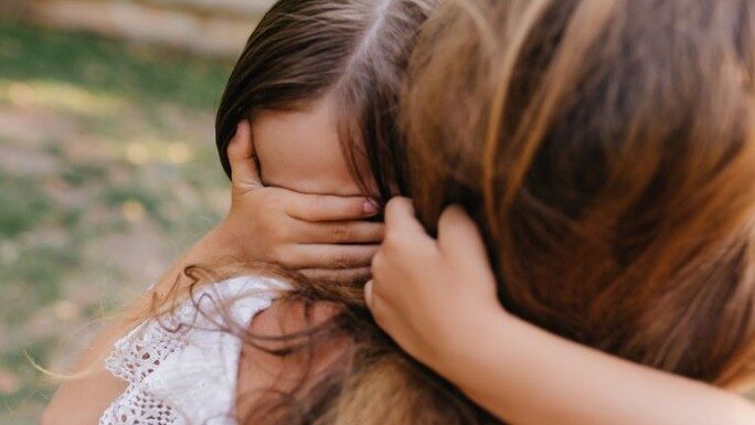 Razvela se od nasilnog muža, pa ostala bez kuće i dece: “Okrenuo ih je protiv mene, ćerka me javno proziva” Razvela se od nasilnog muža, pa ostala bez kuće i dece: “Okrenuo ih je protiv mene, ćerka me javno proziva”