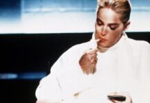 Režiser je spavao sa njom, testirao njene sposobnosti i poslao je u krevet najzgodnijem muškarcu: Morala je da se napije da bi imala intimni odnos sa njim Režiser je spavao sa njom, testirao njene sposobnosti i poslao je u krevet najzgodnijem muškarcu: Morala je da se napije da bi imala intimni odnos sa njim