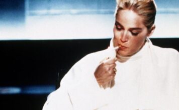 Režiser je spavao sa njom, testirao njene sposobnosti i poslao je u krevet najzgodnijem muškarcu: Morala je da se napije da bi imala intimni odnos sa njim Režiser je spavao sa njom, testirao njene sposobnosti i poslao je u krevet najzgodnijem muškarcu: Morala je da se napije da bi imala intimni odnos sa njim